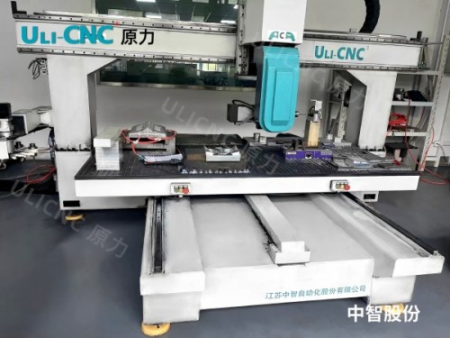 原力U2五軸加工碳纖（xiān）維複合材料（liào）